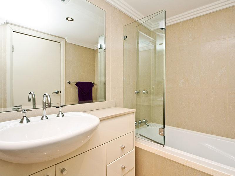 Warehouse Apartment in Eastern Suburbs Courtyard, Sydney - Bathroom