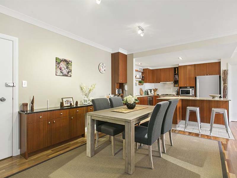 Home Buyer in Coogee Beach, Sydney - Lving Room