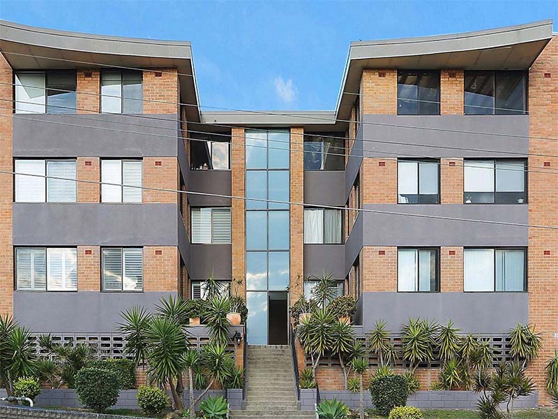 Home Buyer in Coogee Beach, Sydney - Building