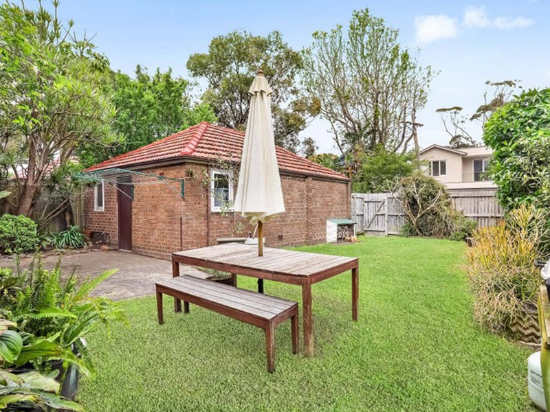 Buyers Agent Purchase in Bronte, Sydney - Outdoor Dining Table