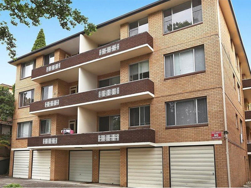 Home Buyer in Carlton, Sydney - Building