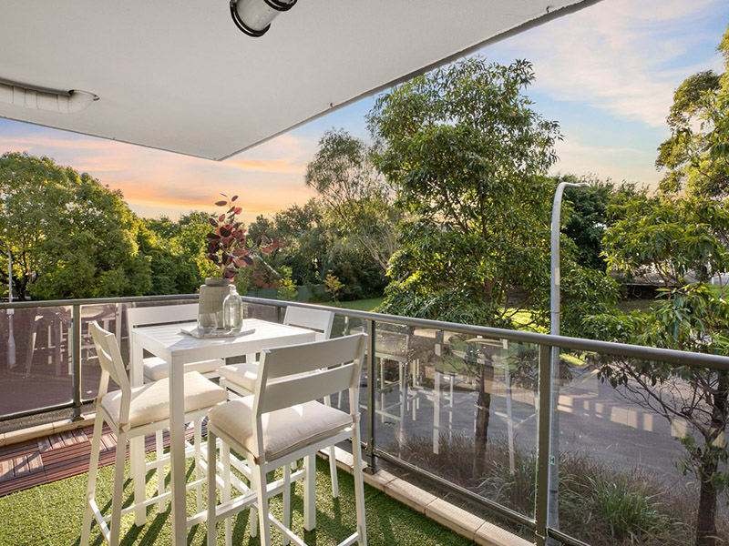 Home Buyer in Henderson Alexandria, Sydney - Terrace