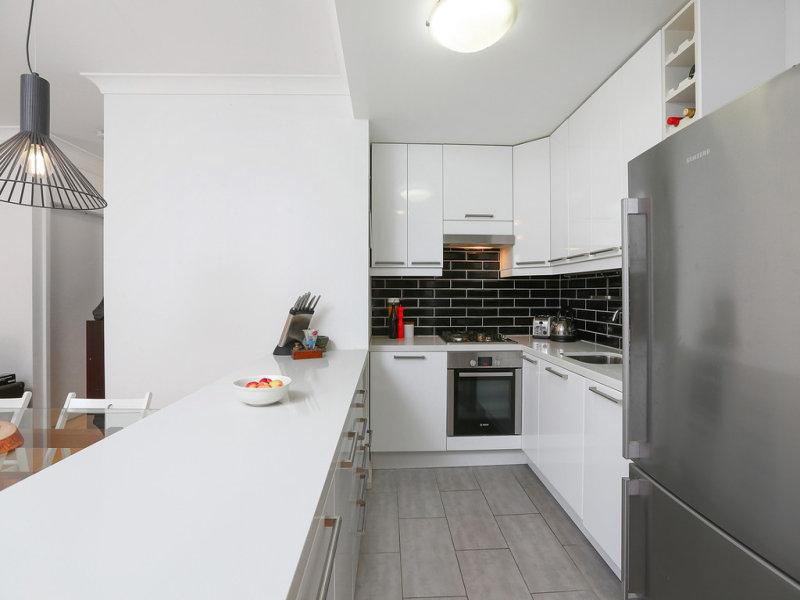Home Buyer in Rose Chippendale, Sydney - Kitchen
