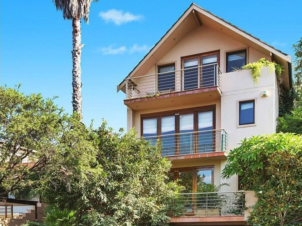 Roscoe Street Bondi Beach - Building