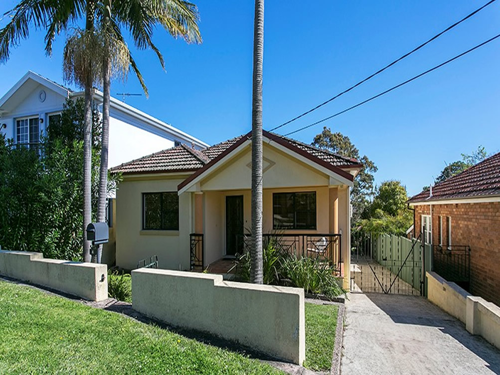 Earlwood - Front