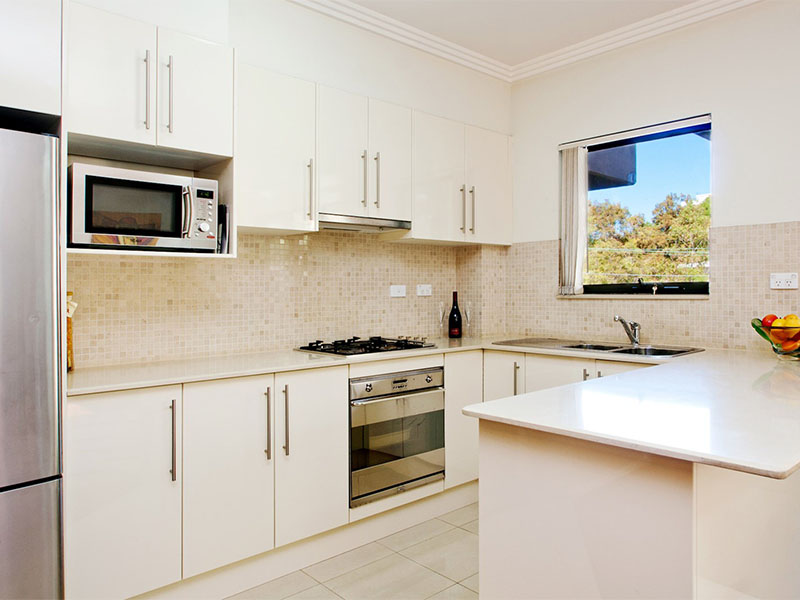 eastern suburbs courtyard apartment-kitchen