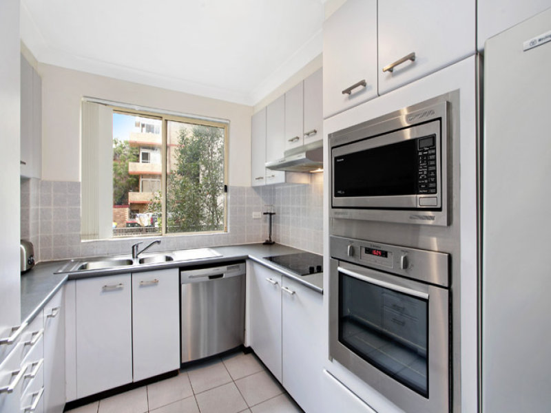 2 Bedroom Bondi Beach - Kitchen