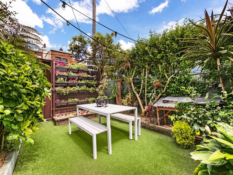 buyers agent purchase bondi junction eastern suburbs-outside table