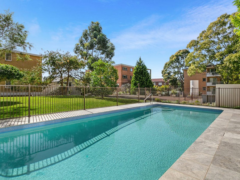 2 bedroom apartment buyers agent purchase in coogee-swimming pool