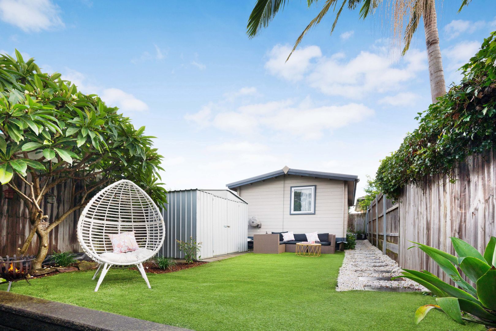 sparks st eastlakes-courtyard