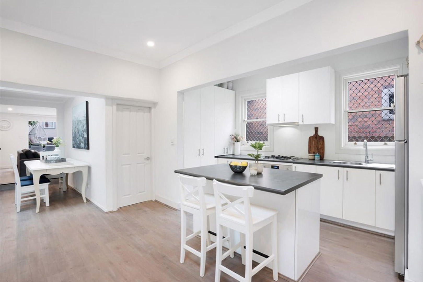 sparks st eastlakes-kitchen