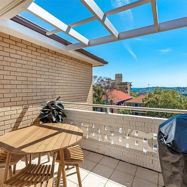 bondi-beach-home-buyers-balcony