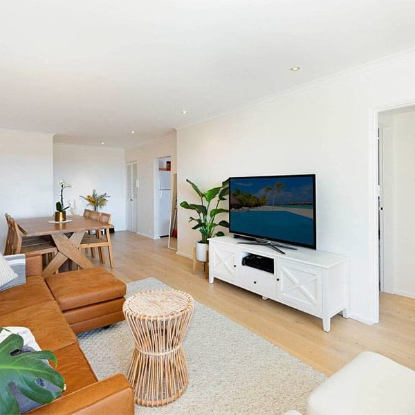 bondi-beach-home-buyers-living