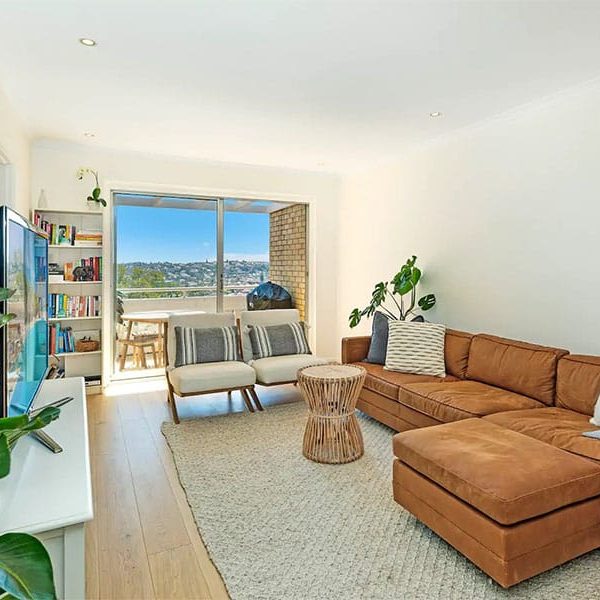 bondi-beach-home-buyers-livingroom